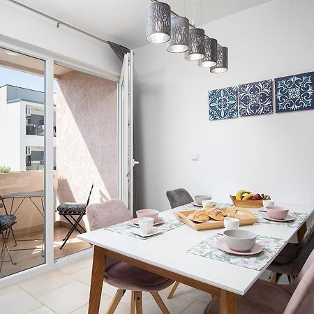 Stylish City Stay With Balcony & Free Parking PUY Exterior foto