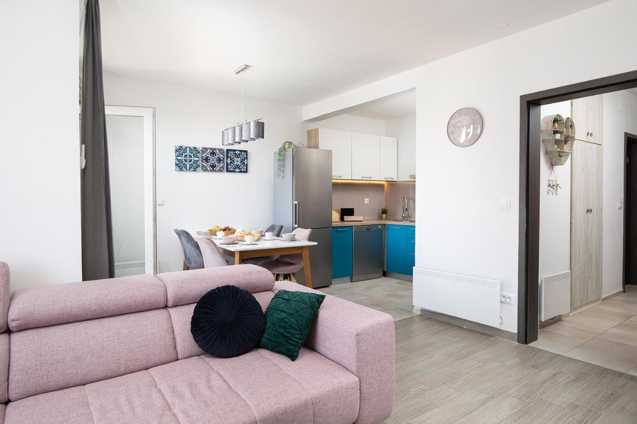 Stylish City Stay With Balcony & Free Parking PUY Exterior foto