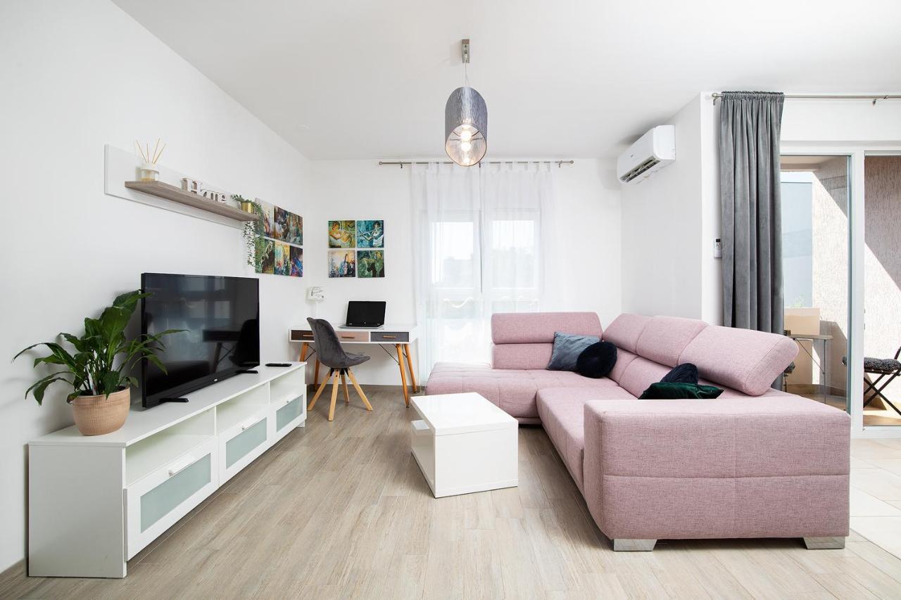 Stylish City Stay With Balcony & Free Parking PUY Exterior foto