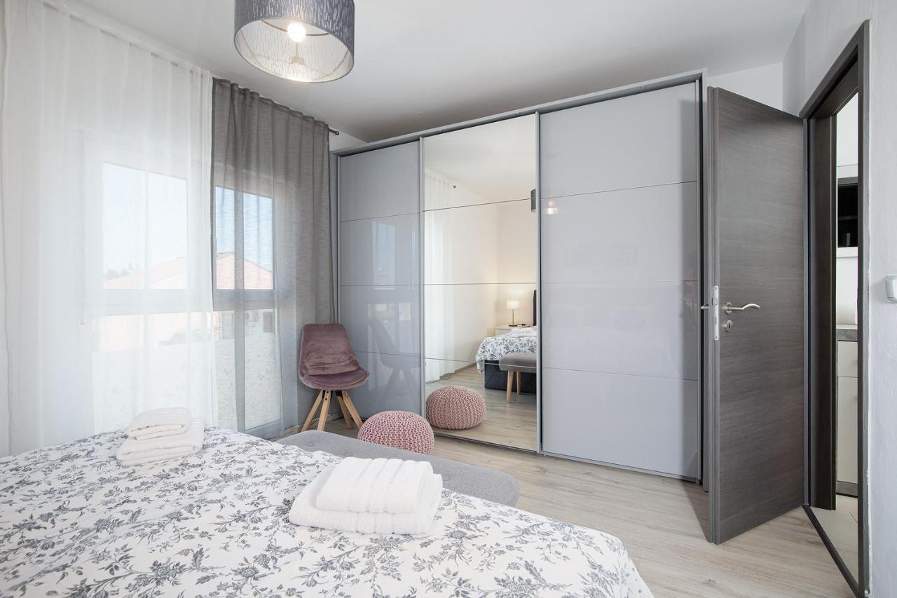 Stylish City Stay With Balcony & Free Parking PUY Exterior foto