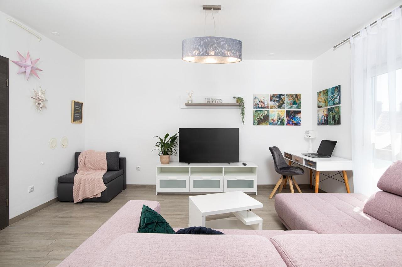 Stylish City Stay With Balcony & Free Parking PUY Exterior foto