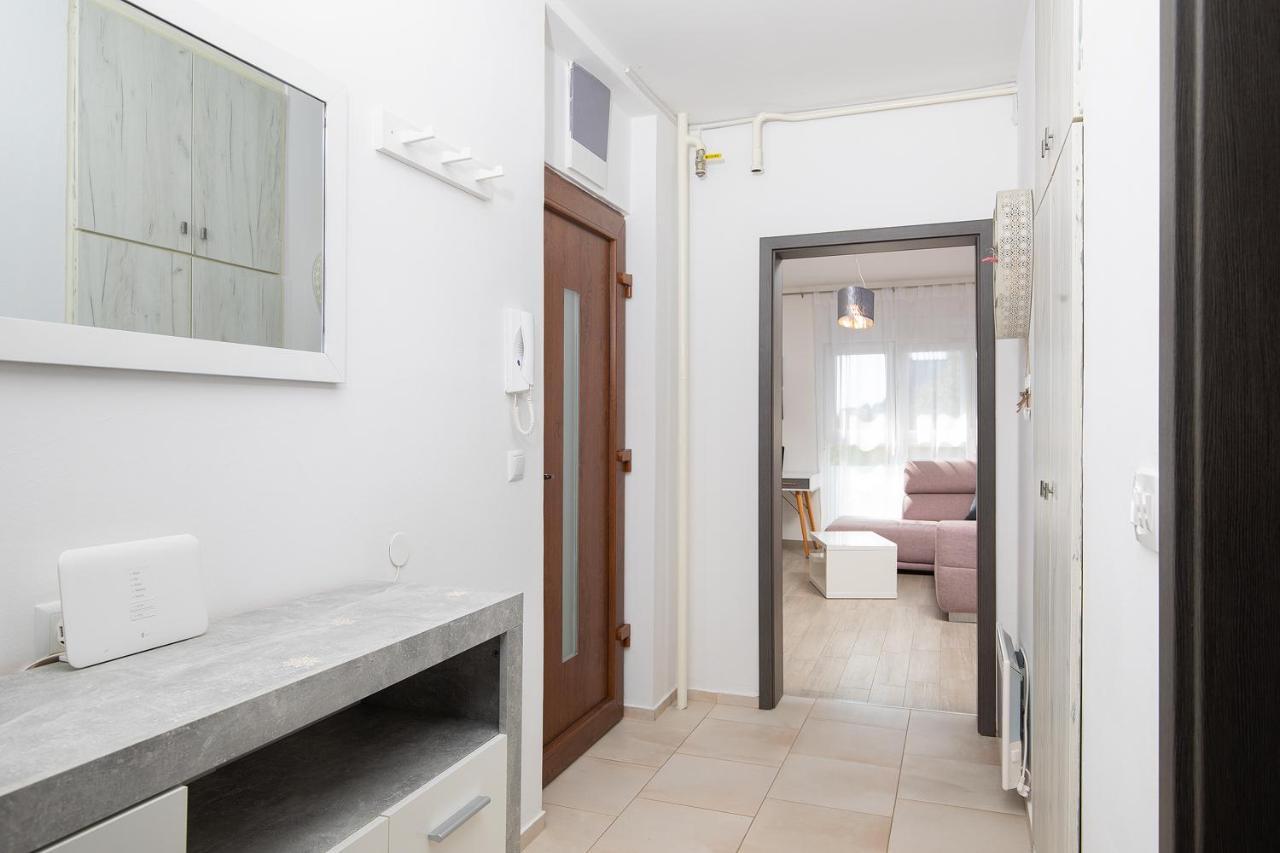 Stylish City Stay With Balcony & Free Parking PUY Exterior foto