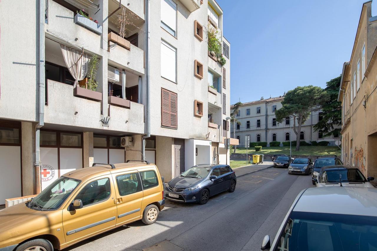 Stylish City Stay With Balcony & Free Parking PUY Exterior foto