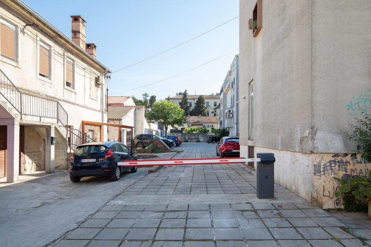 Stylish City Stay With Balcony & Free Parking PUY Exterior foto