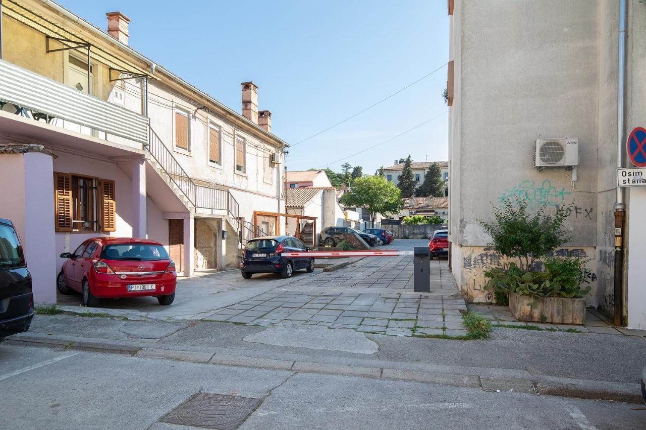 Stylish City Stay With Balcony & Free Parking PUY Exterior foto